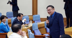 김태년 더불어민주당 의원이 지난 11월25일 서울 여의도 국회 의원회관에서 열린 &#039;경제는 민주당&#039; 세미나에서 인사말을 하고 있다. /사진=뉴시스