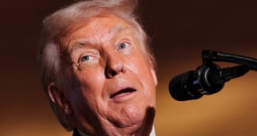 도널드 트럼프 미국 대통령이 미 연방준비제도(Fed·연준) 기준금리 인하폭에 대해 불만을 표했다. 사진은 지난 9일(현지시각) 미 펜실베이니아주 마운트포코노에 위치한 마운트 에어리 카지노 리조트에서 트럼프 대통령이 연설한 모습. /사진=로이터