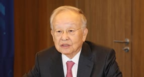 손경식 한국경영자총협회(한국경총) 회장이 지난 8일 서울 종로구 한국프레스센터에서 열린 노사정 대표자 오찬 간담회에 참석해 인사말을 하고 있다. /사진=뉴시스