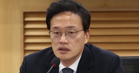 박주민 더불어민주당 의원이 내년 6·3 지방선거와 관련해 서울 종로구 광화문 광장에서 서울시장 출마를 공식 선언한다. 사진은 지난 9일 박 의원이 서울 여의도 국회 의원회관에서 열린 &#039;대한민국 대전환을 위한 AI 기본사회 실현 방안 토론회&#039;에서 발언하는 모습. /사진=뉴시스