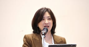 국민의힘이 필리버스터중 의제 외 발언 이유로 마이크를 끈 우원식 국회의장에게 &quot;절차 위반과 권한 남용에 대해 끝까지 책임을 묻겠다&quot;고고 전했다. 사진은 지난달 3일 최보윤 국민의힘 수석대변인(의원)이 서울 여의도 국회 의원회관에서 열린 2025 국제 장애인 문화예술 교류대회에서 축사하는 모습. /사진=뉴시스