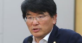 대법원이 11일 강제추행치상 등 혐의로 기소된 박완주 전 더불어민주당 의원에게 징역 1년을 선고한 원심 판결을 확정했다. 사진은 2019년 5월29일 박 전 의원이 서울 여의도 국회에서 열린 &#039;농업기술 ODA 10년의 조명과 발전방안 모색을 위한 세미나&#039;에 참석한 모습. /사진=머니투데이