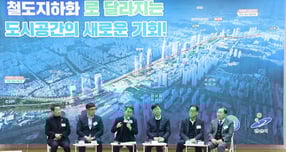 김동연 경기도지사(왼쪽에서 세 번째)가 11일 안산시를 방문해 &#039;안산선 지하화 통합개발사업&#039; 주민 간담회를 개최하고 있다. /사진제공=경기도