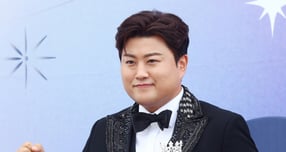 가수 김호중 측이 소망교도소 합창단원 신분으로 세종문화회관 공연에 올랐다는 소식에 정면으로 부인했다. 사진은 지난 2023년 7월 인천 남동체육관에서 진행된 KBS 2TV &#039;불후의 명곡&#039; 상반기 왕중왕전 레드카펫 행사에 참석한 가수 김호중. /사진=머니투데이