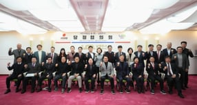 지난 11일 주광덕 남양주시장 등 갑·을·병 지역위원회가 한자리에 모여 당원협의회와 당정협의회를 개최하고 단체사진을 띡고 있다. /사진제공=남양주시  