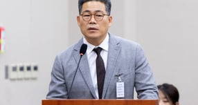 별도 수사팀을 이끌고 있는 백해룡 경정이 마약밀수 연루 의혹 합동수사단의 중간 조사 결과에 반박했다. 사진은 지난 10월27일 서울 여의도 국회에서 열린 국정감사에 참석한 백해룡 경장. /사진=뉴스
