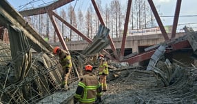 '광주도서관 붕괴' 매몰자 2명, 위치 특정… "지상 1층~지하 1층 사이"