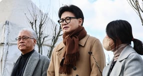  한동훈 전 국민의힘 대표가 김건희특검팀(특별검사 민중기)을 압수수색해야 한다고 주장했다. 사진은 지난 9일 서울 여의도 국회 앞에서 열린 군인 재해보상법 개정 촉구 시위에 동참한 한 전 대표./사진=뉴스1 김도우 기자