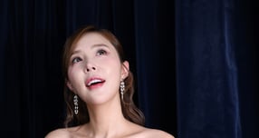 사진은 지난 6월 코요태 신지가 서울 종로구 뉴스1 사옥에서 &#039;K-페르소나&#039; 정덕현 문화평론가와 인터뷰를 하기 전 포즈를 취하고 있는 모습. /사진=뉴스1 권현진 기자