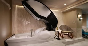 인간 세탁기의 상용화가 시작됐다. 사진은 일본 오사카 난바 소재 도톤보리 크리스탈 호텔3에 설치된 &#039;미래 인간 세탁기&#039;./사진=호텔 홈페이지 갈무리 