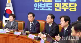 정청래 더불어민주당 대표가 지난 12일 서울 여의도 국회에서 열린 최고위원회의에서 발언을 하고 있다. /사진=뉴시스