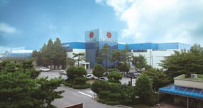 이마트가 신세계푸드를 자진 상장폐지하고 100% 자회사로 편입하는 배경을 두고 업계의 이목이 쏠린다. /사진=신세계푸드