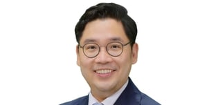 교보생명 오너 3세인 신중하 상무가 정기인사를 통해 전사AX지원담당 겸 그룹경영전략담당으로 임명됐다. 사진은 신 상무. /사진=교보생명