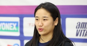 안세영이 세계배드민턴연맹 주관 대회 단일시즌 최다 우승 기록에 도전한다. 사진은 지난 10월28일 세계배드민턴연맹(BWF) 월드 투어 프랑스 오픈(슈퍼 750)에서 우승을 차지한 안세영이 귀국장에서 인터뷰 중인 모습. /사진=뉴시스 