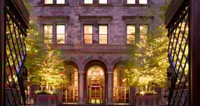 롯데호텔이 롯데뉴욕팰리스 호텔 부지를 4억9000만달러(약 7000억원)에 인수하는 계약을 체결했다. /사진=롯데