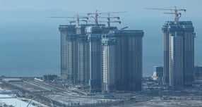 대우건설은 전년 동기 대비 임원 수가 21명 감소했다. HDC현대산업개발은 같은 기간 11명의 신규 임원이 선임됐다. /사진=강지호 디자인 기자