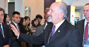 하워드 러트닉 미국 상무부 장관이 지난 10월29일 경북 경주시 경주예술의전당에서 열린 아시아태평양경제협력체(APEC) 정상회의 한미 비즈니스 라운드 테이블에 참석하고 있다. /사진=뉴스1(공동취재) 