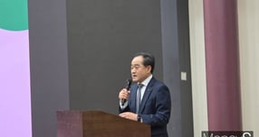   한국 경제가 '회복 없는 저성장'이라는 새로운 위험 구간에 들어섰다는 진단이 나왔다.사진은 16일 오전 서울 여의도 국회에서 열린 경제는 민주당 세미나에서 2026년 한국 경제 환경에 대해 정철 한국경제인협회 연구총괄이 발제에 나선 모습. /사진=김성아 기자