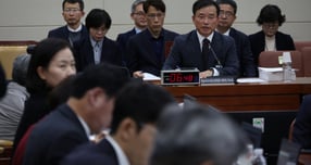  김종철 방송미디어통신위원회 위원장 후보자가 16일 서울 여의도 국회 과학기술정보방송통신위원회에서 열린 인사청문회에서 의원질의에 답변하고 있다. /사진=뉴시스