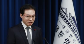 이재명 대통령이 최근 교육부 업무보고 과정에서 환단고기를 언급한 것에 대해 이규연 대통령실 홍보소통수석은 긍정적 평가를 한 것이 아니다고 말했다. 사진은 지난 7일 이 수석이 7일 서울 용산구 대통령실 청사에서 브리핑하는 모습. /사진=뉴시스