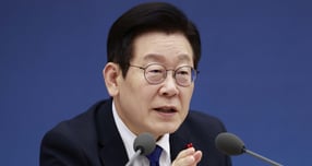 이재명 대통령이 업무보고에서 "문화는 대한민국의 국가적인 위상을 올리는 일이기도 하지만 경제 산업 발전의 핵심적인 요소"라고 전했다. 이 대통령이 16일 세종 어진동 정부세종컨벤션센터에서 열린 문화체육관광부 등 업무보고에서 발언하는 모습. /사진=뉴시스