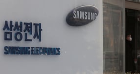 하나증권이 삼성전자의 목표주가를 올리며 올 4분기와 내년 호실적 달성을 전망했다. 사진은 삼성전자 서울 서초사옥. /사진=뉴시스