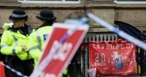 지난 5월 잉글랜드 프리미어리그(EPL) 구단 리버풀 우승 축하 퍼레이드를 향해 차량을 돌진한 운전자가 화를 참지 못해 범죄를 저질렀다고 밝혔다. 사진은 지난 5월27일 차량 돌진 사건 현장의 모습. /사진=로이터