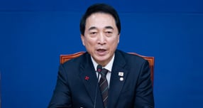 박수현 더불어민주당 수석대변인이 17일 내란전담재판부를 2심부터 운영하기로 한 것과 관련해 "지귀연 재판부처럼 침대재판, 오락재판, 만담재판은 안 된다는 확실한 경고"라고 전했다. 사진은 지난 14일 박 수석대변인이 서울 여의도 국회에서 기자간담회를 열고 발언하는 모습. /사진=뉴스