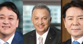 울산 산단이 정부 석유화학 업계 재편 마지막 퍼즐로 불리고 있다. 울산 산단서는 SK지오센트릭·S-OIL·대한유화가 외부 컨설팅을 통해 논의를 이어가고 있다. 사진은 김종화 SK지오센트릭 대표이사 사장(왼쪽), 안와르 알 히즈아지 에쓰오일(S-Oil) CEO(가운데), 강길순 대한유화 대표이사 사장(오른쪽). /사진=SK이노베이션·S-OIL·대한유화