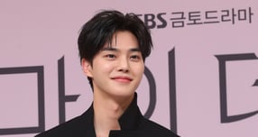 배우 송강이 서울 성수동 고급 아파트를 67억원에 매입했다. 사진은 2023년 11월 서울 양천구 목동 SBS 사옥에서 진행된 금토드라마 '마이 데몬' 제작발표회에 참석한 배우 송강. /사진=스타뉴스