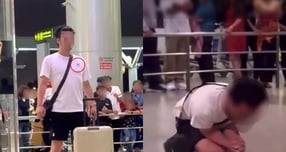 베트남 호찌민발 부산행 비엣젯항공 기내에서 한국인 남성이 공안에 체포돼 비행기에서 쫓겨난 사건이 뒤늦게 알려졌다. 사진은 공안에 의해 비행기 밖으로 쫓겨난 한국인 남성. /사진=온라인 커뮤니티 갈무리