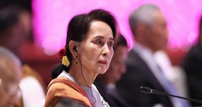 미얀마 군부가 아웅산 수치 전 미얀마 국가고문 사망설에 선을 그으며 건강 상태가 양호하다고 밝혔다. 사진은 아웅산 수치 여사가 2019년 11월3일 태국 방콕에서 열린 제35차 아세안 정상회의에 참석한 모습. /사진=로이터