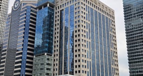 올 상반기 기준 보험모집 과정에서 접수된 고객 민원이 전년 동기보다 10.6% 감소했으나 판매절차 미준수 등을 주장하는 민원은 여전하다. 이에 금감원은 주요 사례를 소개하며 소비자피해 예방에 나섰다. 사진은 서울 여의도 금감원 전경. /사진=머니투데이