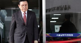 비상계엄때 자신의 페이스북에 글을 게재해 내란 선동 혐의를 받는 황교안 전 국무총리의 재판이 내년 1월22일 시작된다. 사진은 지난달 20일 황 전 총리가 서울 양천구 남부지법에서 열린 '자유한국당 패스트트랙(신속처리안건) 충돌 사건' 1심 선고를 마친 뒤 법원을 나서는 모습. /사진=뉴스