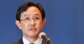 지난해 11월13일 서울 중구 남대문로 상의회관서 기자회견에 참석한 최윤범 고려아연 회장. /사진=임한별 기자