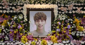 그룹 샤이니 멤버 종현이 세상을 떠난 지 8년이 흘렀다. 사진은 그룹 샤이니 멤버 종현 빈소. /사진=머니투데이(공동취재단)