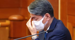 헌법재판소가 18일 12·3 비상계엄 가담 의혹으로 탄핵소추된 조지호 경찰청장의 파면 여부를 결론낸다.사진은 지난 9월30일 조 청장이 서울 종로구 헌법재판소 대심판정에서 열린 탄핵심판 사건 2차 변론기일에 출석한 모습. /사진=뉴시스