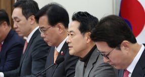 장동혁 국민의힘 대표가 18일 이재명 대통령의 환빠 논란에 대해 "중국의 동북공정 못지않은 이재명식 역사공정"이라고 말했다. 사진은 18일 장 대표가 서울 여의도 국회에서 열린 국민의힘 최고위원회의에서 발언하는 모습. /사진=뉴시스