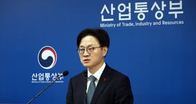 지난 17일 세종시 정부세종청사에서 2026년 주요 업무계획을 발표하고 있는 김정관 산업통상부 장관. /사진=뉴시스