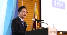 주건협 제14대 회장으로 김성은 덕진종합건설 대표이사가 임명됐다. 김 신임회장은 '회원사 등대' 역할에 집중하겠다고 다짐했다. 사진은 당선소감을 말하는 김성은 신임회장. /사진제공=대한주택건설협회