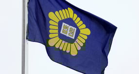 대법원이 국가적 중요성과 신속 처리 필요성을 감안해 형법상 내란·외환죄, 군형법상 반란죄 대상 사건만을 전담해 집중 심리하는 전담재판부를 설치힌다. 사진은 지난 5월9일 서울 서초구 서울중앙지방법원 깃발이 펄럭이는 모습. 