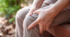 무릎 통증 치료법이 주목된다. 사진은 기사 내용과는 무관함. /사진=클립아트코리아