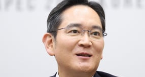 지난 10월31일 APEC 정상회의 장소인 경북 경주화백컨벤션센터(HICO)에서 이재명 대통령과 젠슨 황 엔비디아 최고경영자(CEO) 접견에서 발언하고 있는 이재용 삼성전자 회장. /사진=뉴시스