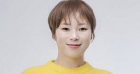 박나래의 이른바 '주사이모' 논란에 연루된 먹방 유튜버 입짧은햇님이 잘못을 시인하고 활동 중단을 선언했다. 사진은 먹방 유튜버 입짧은햇님(본명 김미경) 모습. /사진=인스타그램 캡처