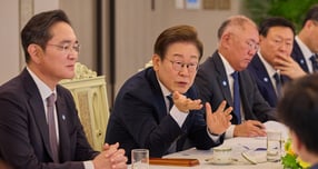 '실용적 시장주의'를 기치로 내건 이재명 정부가 출범하면서 대통령과 재계 총수의 소통이 한층 밀착되고 있다. 사진은 이재명 대통령이 지난 6월13일 서울 용산구 대통령실에서 열린 6경제단체와 기업인 간담회에서 발언하고 있는 모습. /사진=뉴스