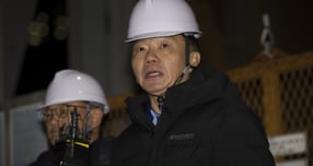 송치영 포스코이앤씨 대표가 지난 18일 서울 여의도역 신안산선 공사 현장을 방문해 작업자 사망사고에 대해 사과했다. 송치영 포스코이앤씨 사장이 18일 오후 서울 여의도역 신안산선 공사 사고현장에서 사과문을 발표하는 모습. /사진=뉴시스