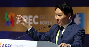 지난 10월31일 경북 경주예술의전당에서 열린 아시아태평양경제협의체(APEC) CEO 서밋 폐회식 및 인계식에서 폐회사를 하고 있는 최태원 대한상공회의소 회장. /사진=뉴시스