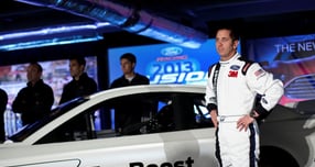 미국 노스캐롤라이나 스테이츠빌 공항에서 소형 제트 여객기가 추락해 사망한 탑승자 중에는 전 NASCAR( 미 전국 자동차레이스협회)경주대회의  우승 드라이버 그렉 비플과 그의 아내, 두 자녀도 있었다. 사진은 2012년 1월24일 미국 노스캐롤라이나주 콩코드에서 열린 NASCAR 투어에 참석한 비플의 모습. /사진=로이터 