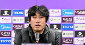 서정원 청두 룽청 감독이 5시즌 만에 팀을 떠난다. 사진은 청두를 지휘했던 서 감독의 모습. /사진=청두 룽청 웨이보 캡처