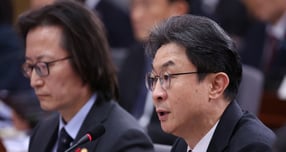 이억원 금융위 위원장이 19일 정부서울청사 별관에서 열린 금융위 대통령 업무보고에서 주가조작 근절을 위한 인력 확대 필요성 등을 언급했다. /사진=대통령실통신사진기자단(뉴시스)